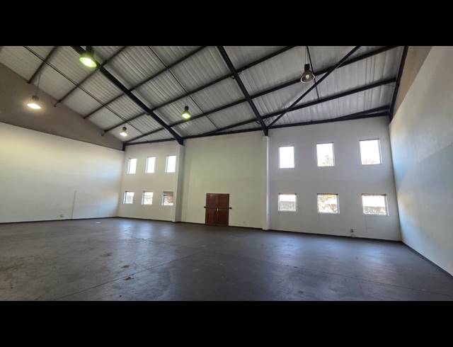 472M² WAREHOUSE TO LET IN ROUTE 21 BUSINESS PARK
